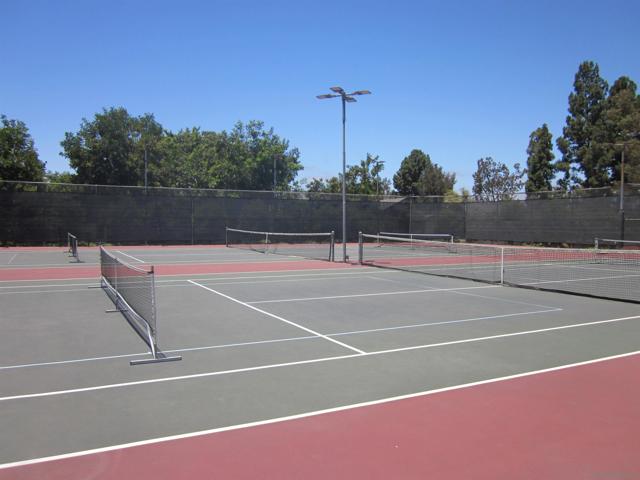 10706 Esmeraldas Dr, San Diego CA: https://media.crmls.org/mediaz/4ef90269-2339-4b31-bb31-395120d5b493.jpg