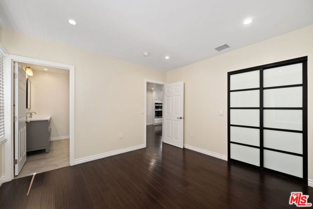 4401 W 58th Place, Los Angeles CA: https://media.crmls.org/mediaz/4ef906dd-24eb-4261-962f-a92016a45291.jpg