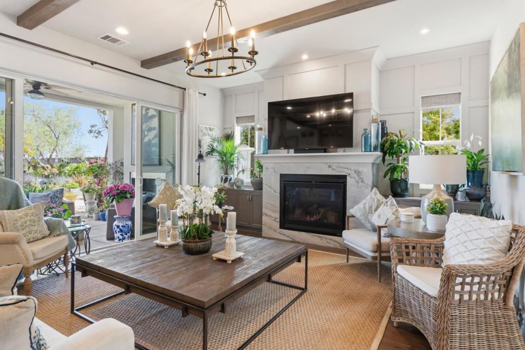 https://media.crmls.org/mediaz/4ef96e07-3ff3-41fb-8289-422857581d5c.jpg?preset=X-Large
