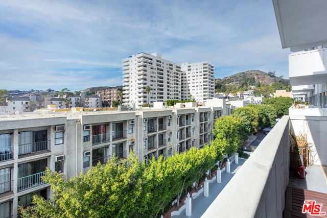 7135 HOLLYWOOD Boulevard, Los Angeles CA: https://media.crmls.org/mediaz/4ef98852-ea98-4899-ab32-a02a93048473.jpg
