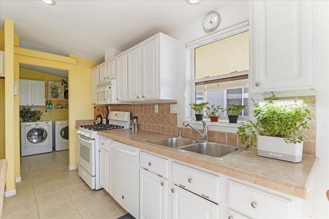 2395 Delaware Avenue, Santa Cruz CA: https://media.crmls.org/mediaz/4ef9adaa-314a-4a96-ba75-5847438cb04d.jpg