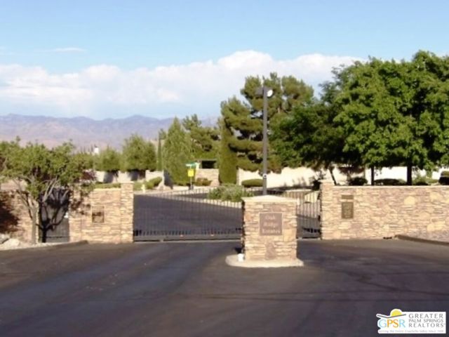 6950 Oak View Court, Oak Hills CA: https://media.crmls.org/mediaz/4efa2c5c-a60d-495f-a13f-19897dc4b36f.jpg