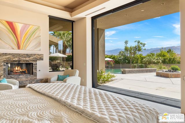 4 Paradise Cove Court, Rancho Mirage CA: https://media.crmls.org/mediaz/4efad342-b6c1-4bc0-b7d9-43b380192920.jpg