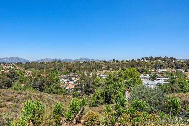 13765 Celestial Rd, Poway CA: https://media.crmls.org/mediaz/4efadd3a-5274-4ee0-82d0-476b04bf1714.jpg