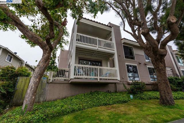 402 Laurel, Half Moon Bay, California 94019, 2 Bedrooms Bedrooms, ,2 BathroomsBathrooms,Condominium,For Sale,Laurel,41067718