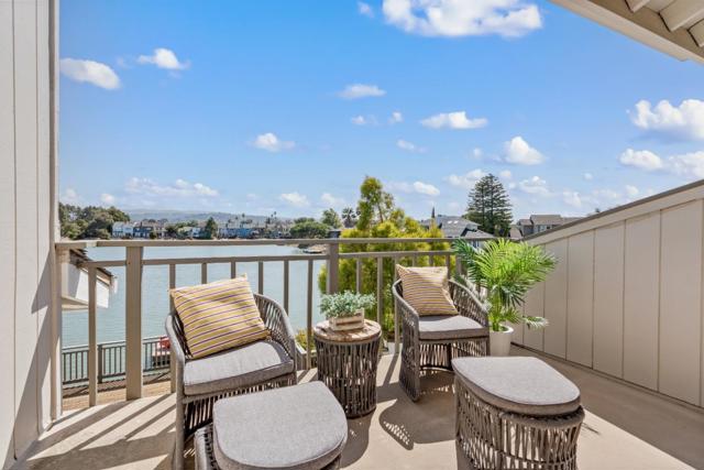 17 Spinnaker Place, Redwood City CA: https://media.crmls.org/mediaz/4efc25ad-d799-4146-bedc-84da0b96b14f.jpg