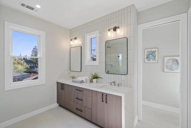 1303 American Way, Menlo Park CA: https://media.crmls.org/mediaz/4efd1393-9d03-42dd-b178-3022c8874ee6.jpg