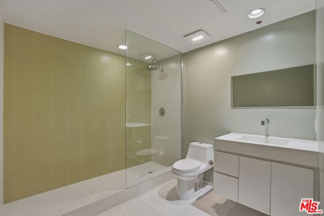 825 North Kings Road, 1 photo 6