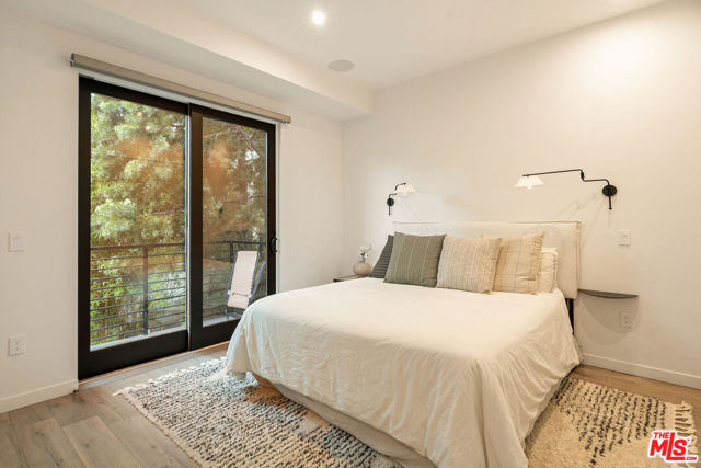 1333 Beverly Green Drive, Los Angeles CA: https://media.crmls.org/mediaz/4efd4d2a-dd18-4dab-8e23-90ae2a19a9a8.jpg