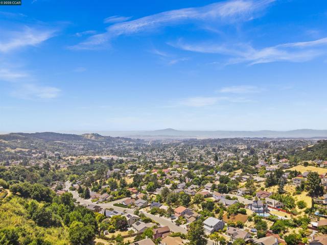 4924 Rocky Rd, Richmond CA: https://media.crmls.org/mediaz/4efd9c08-e47c-4e42-866b-6838660fd86d.jpg