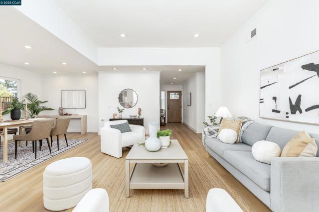 1400 Granada St, Vallejo CA: https://media.crmls.org/mediaz/4efe366c-7e42-41c3-8b5c-2cd20af19990.jpg