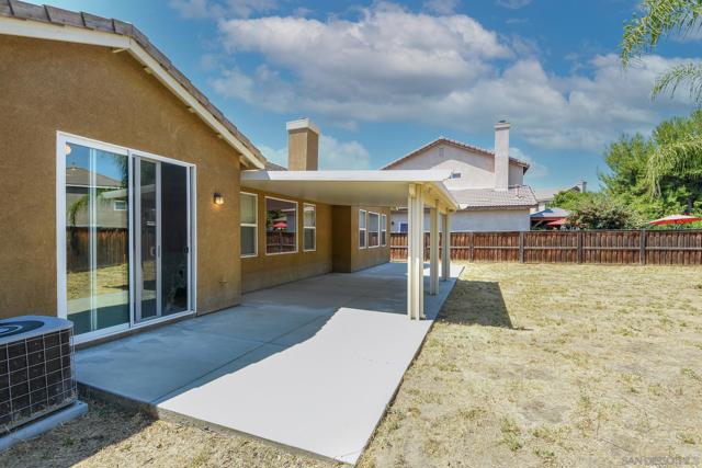 1854 Jasmine Ct, San Jacinto CA: https://media.crmls.org/mediaz/4efe3742-9002-41da-bb80-14aa57ddd0d1.jpg