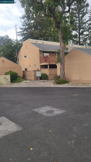 7977 Arcade Lake Ln, Citrus Heights CA: https://media.crmls.org/mediaz/4eff5fc6-a90a-4c14-b68b-585018579668.jpg