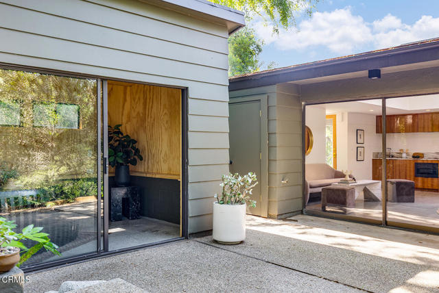 808 Inverness Drive, La Canada Flintridge CA: https://media.crmls.org/mediaz/4f004a0d-ef31-4cf6-97c8-7bb7c2d0e00b.jpg