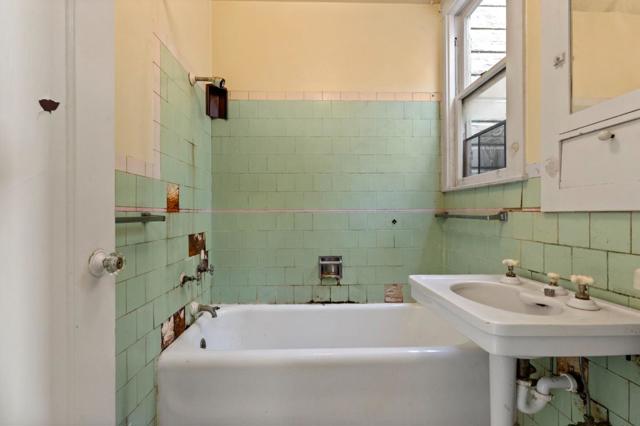 211 Crescent Avenue, San Francisco CA: https://media.crmls.org/mediaz/4f009f0b-a98a-4b44-b7eb-e9725a8cfabb.jpg