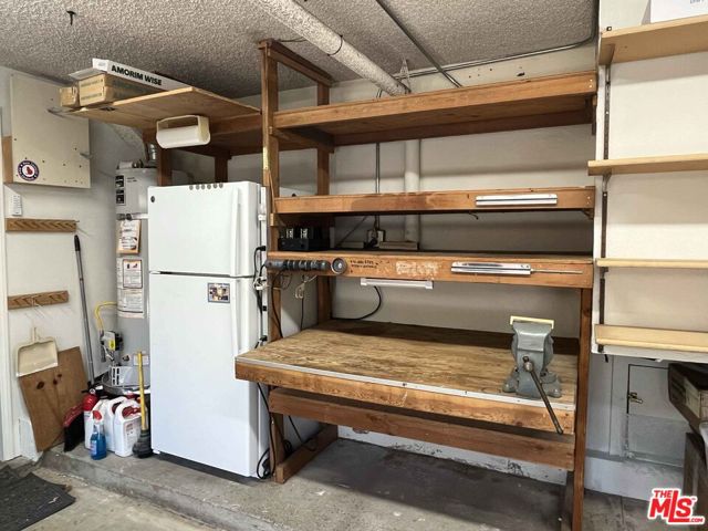 1141 17th Street, Santa Monica CA: https://media.crmls.org/mediaz/4f010e03-ae9b-4530-86d1-cd13d221967d.jpg