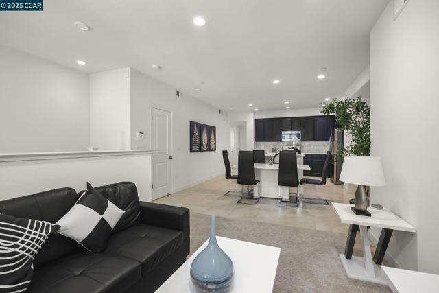 38976 Primula Ter, Newark CA: https://media.crmls.org/mediaz/4f01bdff-b1de-4975-aaf5-d1034d9b6d65.jpg