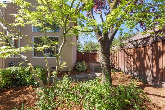 Image 33 of 40 For 912 Loyola Way