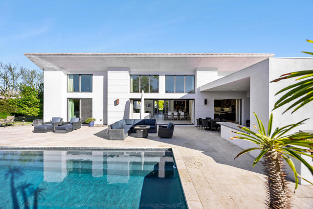 1 Via Merenda, Rancho Mirage CA: https://media.crmls.org/mediaz/4f032929-612b-4840-8d5f-59f262e65138.jpg