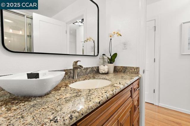 180 Ivy Drive, Orinda CA: https://media.crmls.org/mediaz/4f037c54-3b23-4e7e-b776-759e9856c2df.jpg
