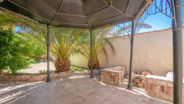 8582 Frontera Avenue, Yucca Valley CA: https://media.crmls.org/mediaz/4f03956f-6280-4bae-9e18-7c082c00ef6e.jpg