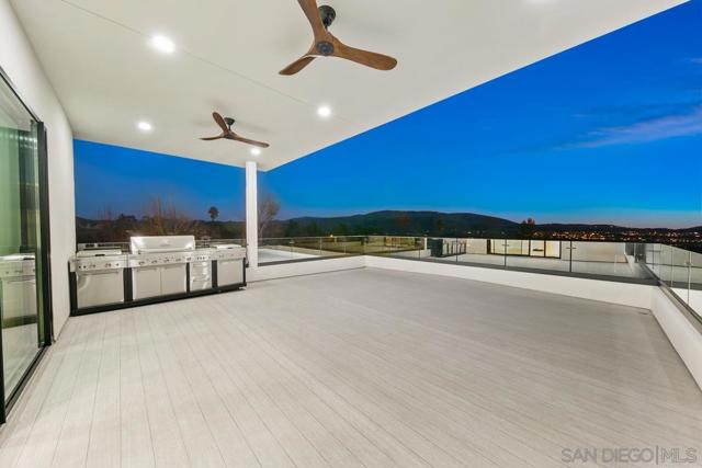 41955 Altanos Road, Temecula CA: https://media.crmls.org/mediaz/4f03e08c-5241-4a27-a48c-ba195c1f581e.jpg