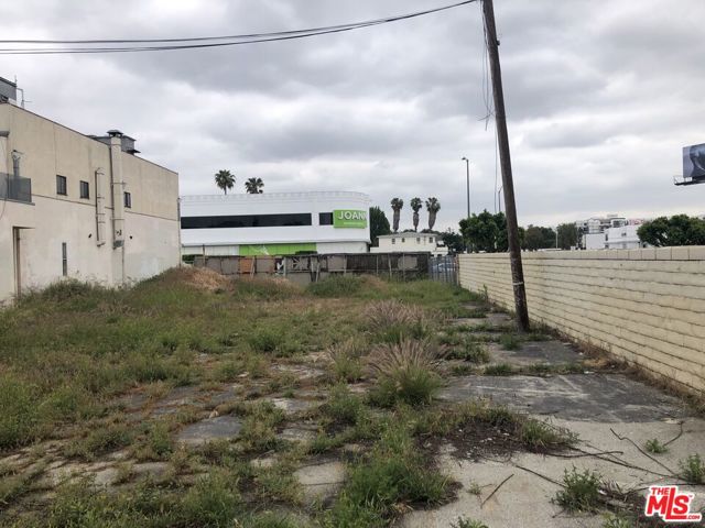 1255 S La Cienega Boulevard, Los Angeles CA: https://media.crmls.org/mediaz/4f03f247-8f61-4d66-b8ee-fb2eb334209e.jpg