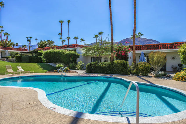 45780 Ocotillo Drive, Palm Desert CA: https://media.crmls.org/mediaz/4f03fbff-f878-4bb8-aaf6-397c1c62309b.jpg