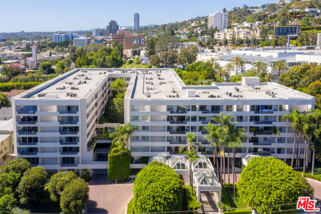 1131 Alta Loma Road, West Hollywood CA: https://media.crmls.org/mediaz/4f042594-1d39-4e5d-954c-74cef4406229.jpg