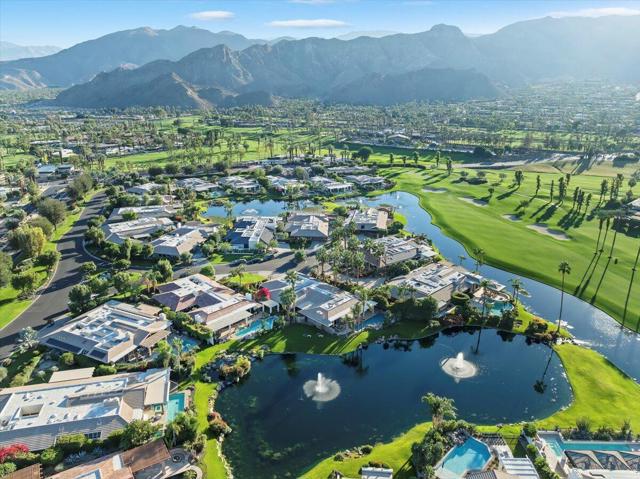 2 Deerfield Court, Rancho Mirage CA: https://media.crmls.org/mediaz/4f0464ad-e6f0-4f9b-b8b3-dec9adceecc2.jpg