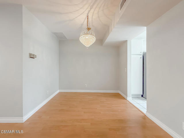 5404 Quakertown Avenue, Woodland Hills CA: https://media.crmls.org/mediaz/4f04bebd-4bcd-48ea-9c61-10e2de87d243.jpg