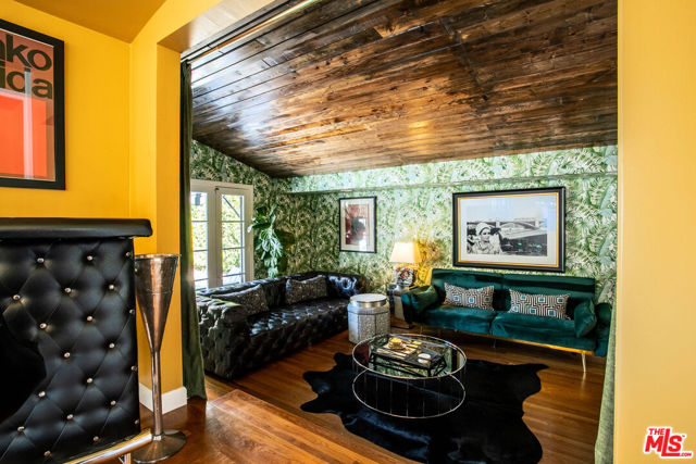 148 W Camino Descanso, Palm Springs, CA 92264