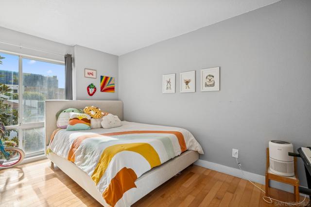 2568 Albatross St, San Diego CA: https://media.crmls.org/mediaz/4f05b6b8-4e93-4683-9b31-91d64772004c.jpg