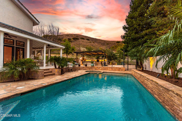 6144 1/4 Chesebro Road, Agoura Hills CA: https://media.crmls.org/mediaz/4f05d87b-545e-4721-9bb9-fe7b45ff604b.jpg