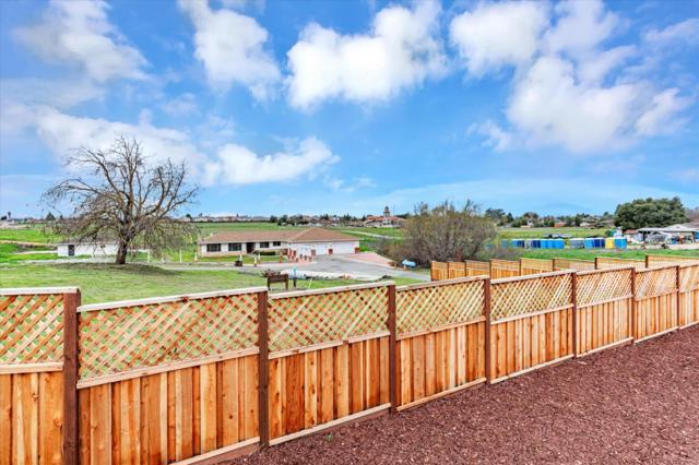 1080 Fairview Road, Hollister CA: https://media.crmls.org/mediaz/4f05e706-eba7-4c26-b550-ba0a864b8223.jpg