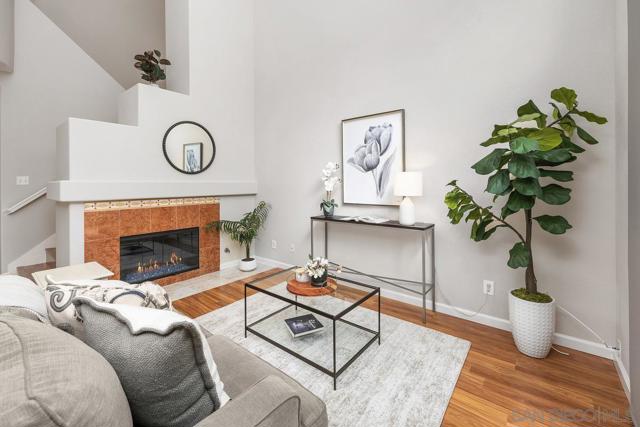11078 Caminito Alegra, San Diego CA: https://media.crmls.org/mediaz/4f05f1be-dad5-43d5-8944-01f0759bd6e1.jpg