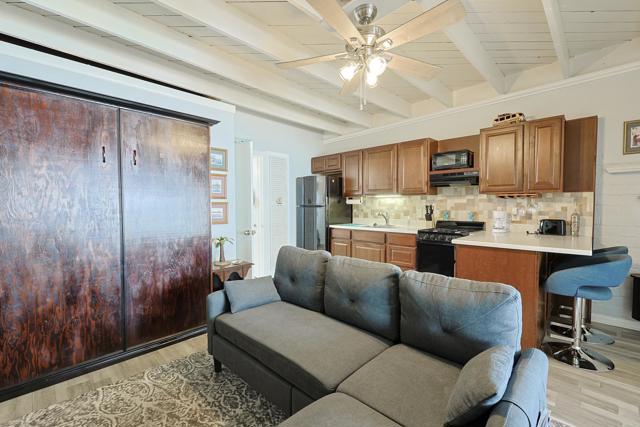 Detail Gallery Image 15 of 42 For 413 J St, Coronado,  CA 92118 - 1 Beds | 1 Baths