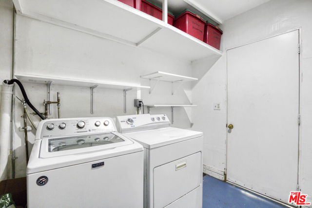 9610 Odessa Avenue, Northridge CA: https://media.crmls.org/mediaz/4f0684b1-2a6f-463b-b01d-d5658d6e7811.jpg