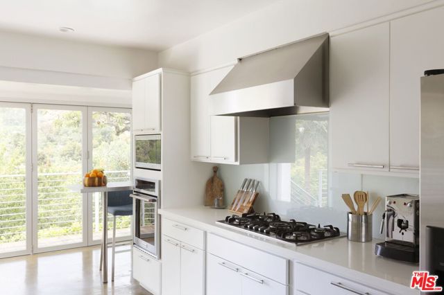 2500 Carman Crest Drive, Los Angeles CA: https://media.crmls.org/mediaz/4f0696e8-8710-4ef6-beaa-f519a367178e.jpg