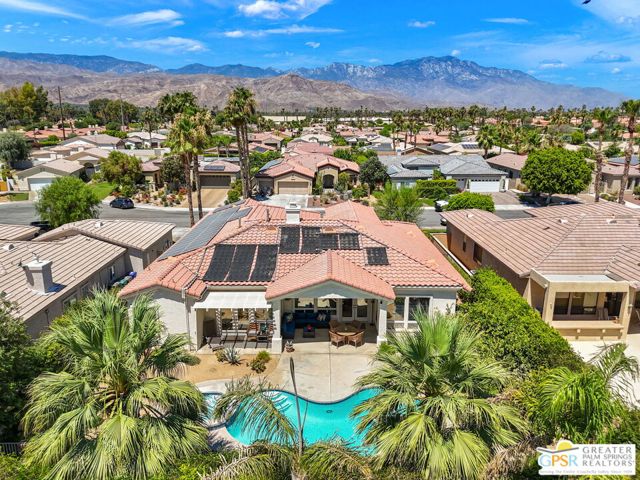 40870 Avenida Rosario, Palm Desert CA: https://media.crmls.org/mediaz/4f078c98-98ed-4402-9e3d-8f8a66c5f6bb.jpg