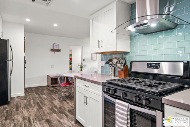 2180 S Palm Canyon Drive, Palm Springs CA: https://media.crmls.org/mediaz/4f091d15-ff41-4363-be5d-6f5c71747dc2.jpg