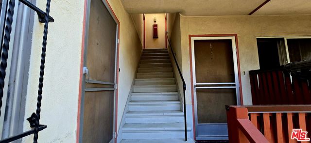 1433 N Martel Avenue, Los Angeles CA: https://media.crmls.org/mediaz/4f097798-8c2f-4dac-b854-9a67ba1129eb.jpg