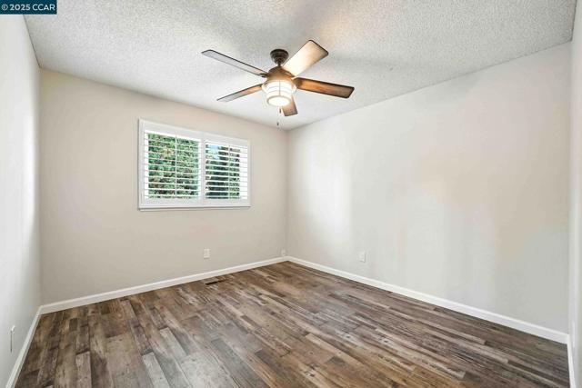 4417 Sunlight Ct, Concord CA: https://media.crmls.org/mediaz/4f098dbb-3fe1-4416-8020-9c7159d824e3.jpg