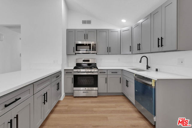 8055 Bangor Avenue, Hesperia CA: https://media.crmls.org/mediaz/4f09a434-3623-4a15-97ec-8c042ebdb623.jpg