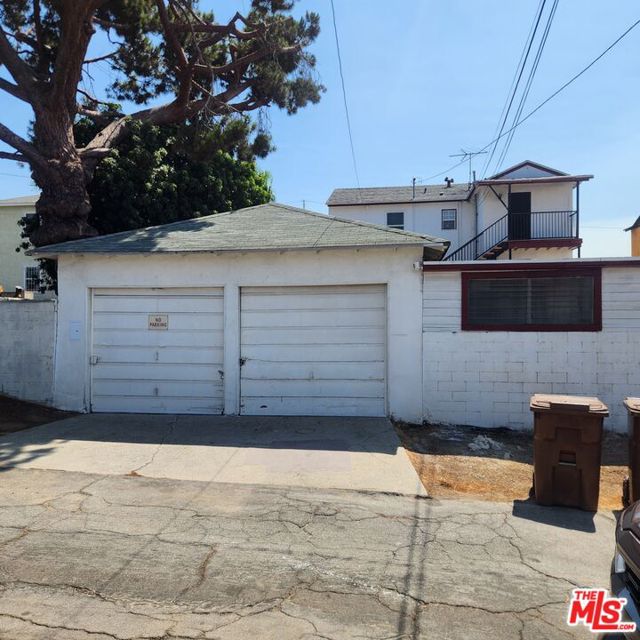 10613 Haas Avenue, Los Angeles CA: https://media.crmls.org/mediaz/4f09a7ed-75f4-4e0b-a0e5-1578ae6ade99.jpg