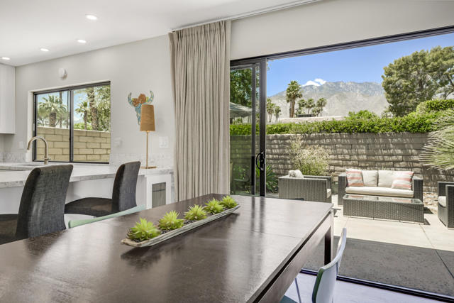 2006 E Sandalwood Drive, Palm Springs CA: https://media.crmls.org/mediaz/4f0a0d87-1e16-4f1a-9412-4978e2b8e70e.jpg