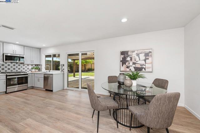 1464 Windsor Way, Livermore CA: https://media.crmls.org/mediaz/4f0a58f0-10eb-447d-817f-e73fb8ad5633.jpg