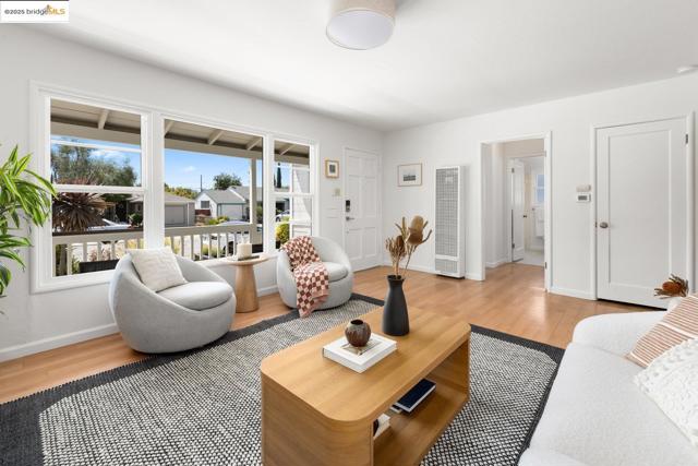 2234 Lobert St, Castro Valley CA: https://media.crmls.org/mediaz/4f0a6838-4eb4-4a80-9322-5dbb009c869d.jpg