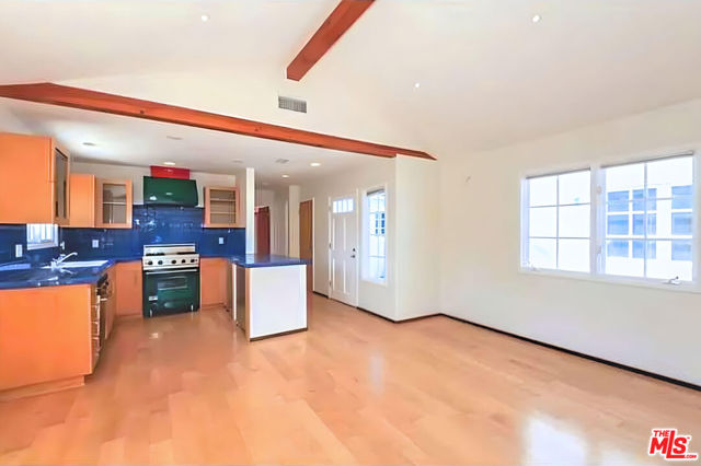 653 Marine Street photo 12