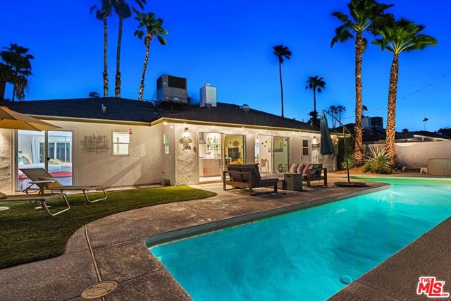 3963 E Calle San Antonio, Palm Springs, CA 92264